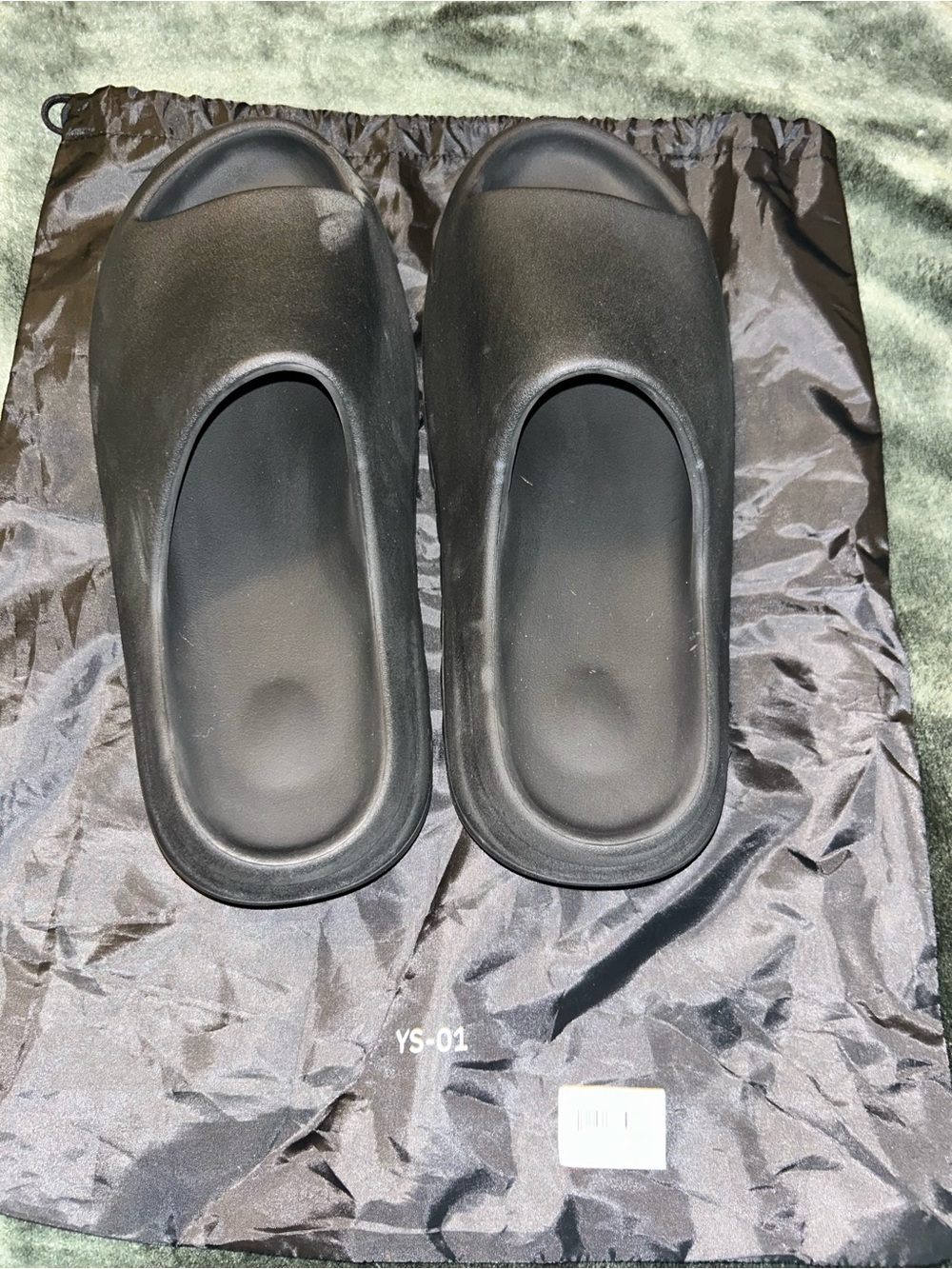 Yeezy YS-01 Slides in Black Onyx with Dust Bag -used condition- - Picture 3 of 14